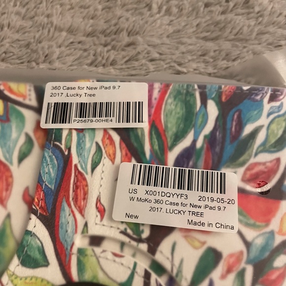 Case compatible with ipad 9.7” - Picture 2 of 3